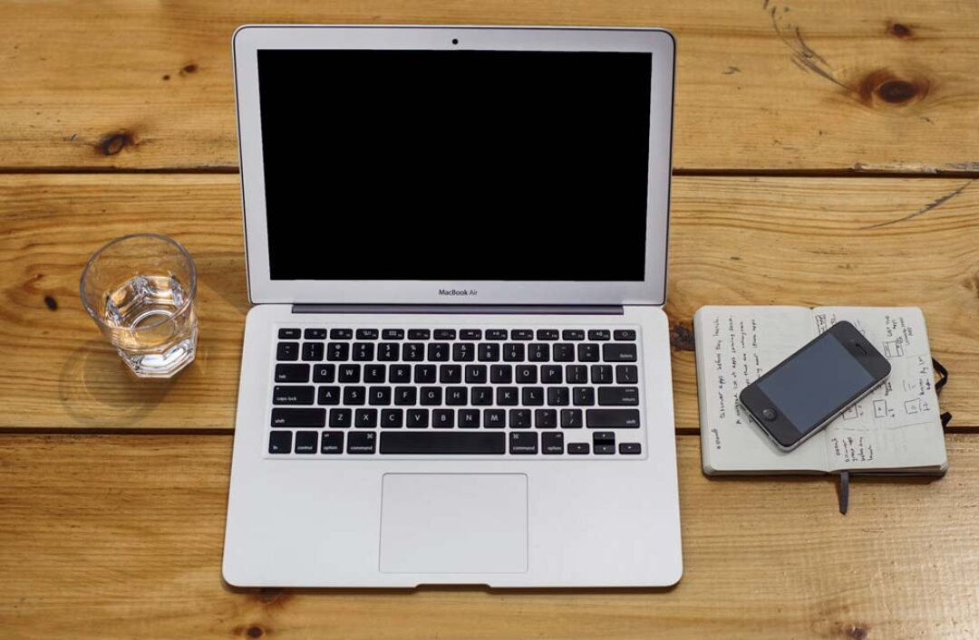 Laptop to be used by LinkedIn thought leadership professionals